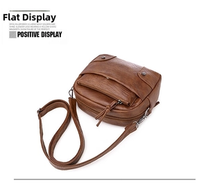 Vue détaillée du sac bandoulière vintage marron avec texture litchi et poche avant zippée