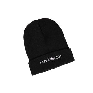 Bonnet en maille noire avec broderie 00's baby girl pour un style hivernal Y2K