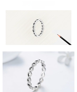Vista macro dell'anello infinito in argento sterling S925 con schizzo di design