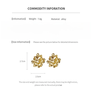 Size chart showing 2.7cm flower earrings with weight details and alloy material spec