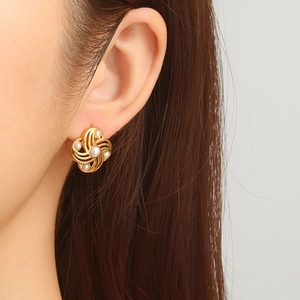 Boucles d'oreilles moulin à vent dorées 18K avec perles blanches élégantes pour femme