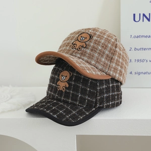 Casquette de Baseball en Tweed à Carreaux pour Enfants Broderie Ours Automne Hiver Chaud Chapeau de Soleil Ajustable pour Garçons Filles