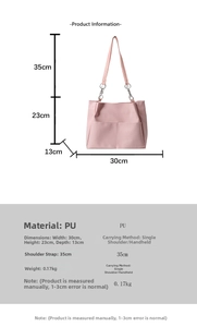 Tabella taglie dettagliata per borsa tote rosa con dimensioni in cm e catene metalliche