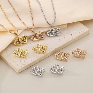 Bijoux Coeurs Entrelacés Collier Et Boucles D'oreilles Acier Inoxydable Rhinestone Creux Élégant Mode Pour Femmes Brillant