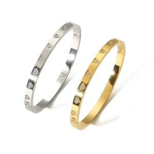 Minimalist heart-shaped diamond-inlaid bangle in gold and silver stainless steel