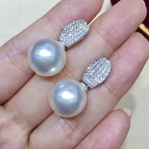 Pendientes de perlas de lujo con micropavé brillante para un estilo de mujer elegante