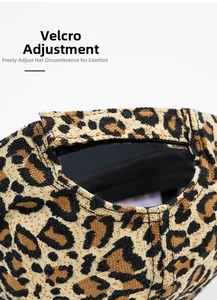 Detailansicht der Leoparden-Baseballkappe mit verstellbarem Klettverschluss hinten