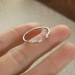 Cute S925 sterling silver cat paw hug ring with sparkling diamonds and open design