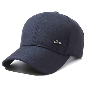 Cappellino da baseball blu scuro da uomo con elegante logo metallico argentato