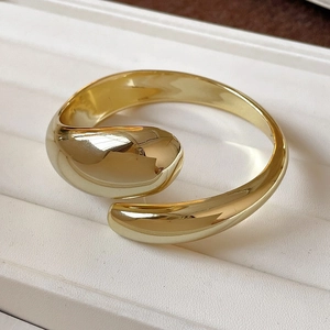 Minimalist wavy open gold bracelet with a high-polish teardrop design for women