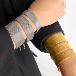 Bracelet manchette large en maille texturée dorée 18K et argentée pour femmes