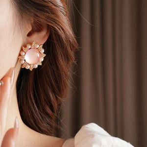 Boucles d'oreilles tournesol style vintage avec opale rose, perles et cristaux en or rose