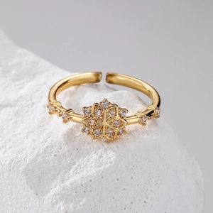 Elegant gold flower ring with sparkling zircon stones in an adjustable open design