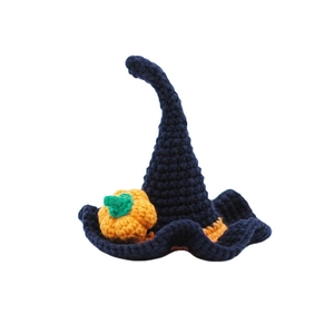 Handgestrickter Halloween-Hexenhut für Haustiere in Dunkelblau mit Kürbisdekor