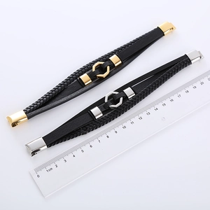 Bracciale multistrato in pelle intrecciata da uomo con accenti esagonali argento e oro, 21 cm
