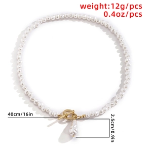 Detail view of pearl necklace with golden OT clasp and Baroque pendant dimensions