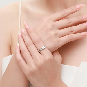 Retro 925 sterling silver leaf ring with woven texture shown on a model's hand