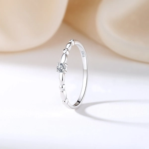 Elegant S925 sterling silver ring with a sparkling round zircon on silk background