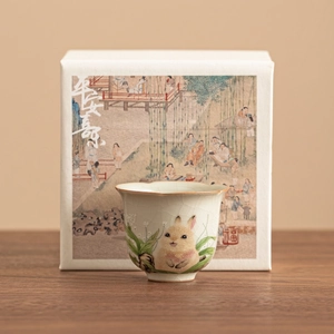 Ceramic rabbit tea cup with crackle glaze finish and traditional gift box set