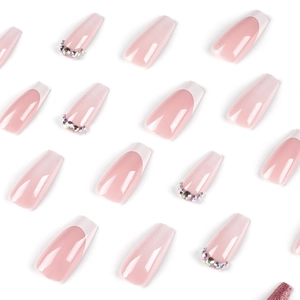 Unghie finte French rosa e bianche con strass e forma a ballerina lunga