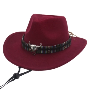 Cappello da cowboy bordeaux in feltro con testa di toro in argento e fascia intrecciata