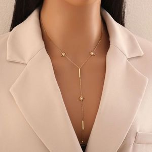 Elegante collana a Y in acciaio inossidabile placcato oro con ciondolo a stella