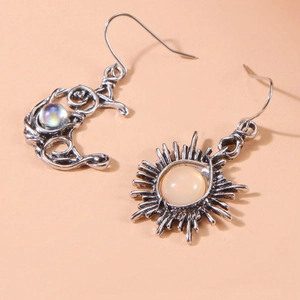 Vintage-Ohrringe mit Sonne und Mond, böhmischer Stil mit Mondstein in Altsilber-Optik