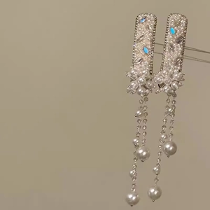 Elegant long pearl tassel earrings with silver alloy base in French vintage style