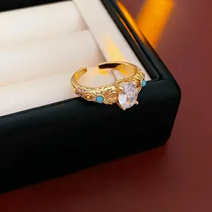 Bague ouverte vintage plaquée or 18k avec zircon ovale et accents de perles bleues