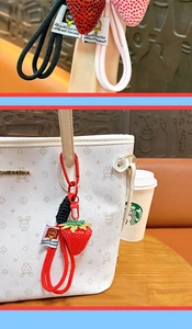Portachiavi fragola in resina carino elegante ciondolo per borsa accessorio per auto