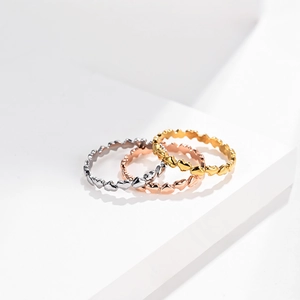 Anillos apilables con forma de corazón en acero inoxidable plateado, dorado y rosa