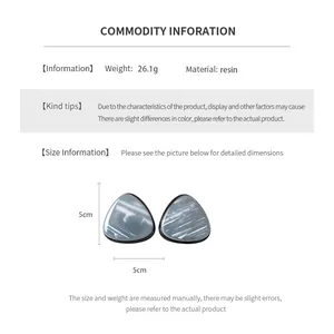 Size chart for vintage resin triangle earrings showing 5cm dimensions and resin texture