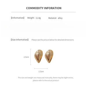 Detailed size chart for golden shell thread earrings measuring 2.5cm by 1.3cm