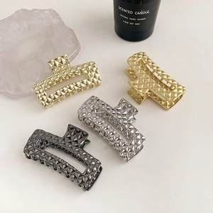 Metal Hair Claw Clip Women Alloy Quilted Rhombic Pattern Rectangular Hollow Shark Clip Elegant Fashion Accessory