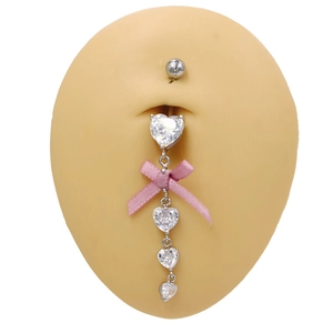 Piercing de nombril avec zircons blancs en forme de cœur et nœud rose sur pendentif