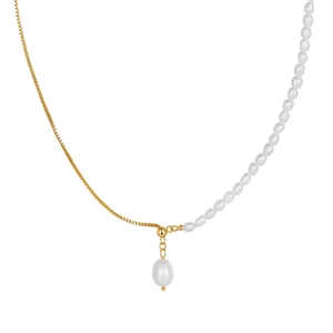 Detailed view of an asymmetrical S925 silver necklace with baroque pearls and gold chain