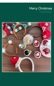 Variété d'accessoires de cheveux de Noël avec bois d'élan et chapeaux en peluche sur bois