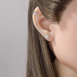 Sparkling snowflake titanium steel cartilage stud earrings with screw back on model