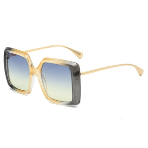 Occhiali da sole quadrati alla moda con montatura sfumata giallo-nero e lenti blu-gialle