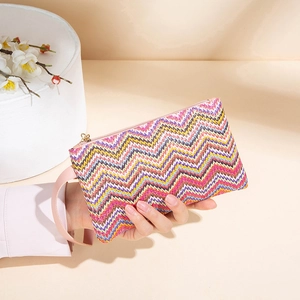 Bolso de mano bohemio tejido en zigzag con correa de mano de cuero rosa