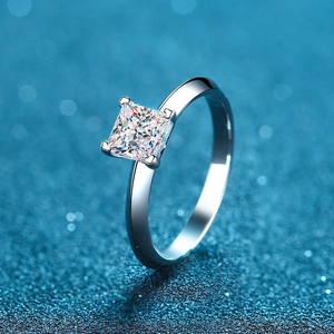 Elegant S925 sterling silver ring with square princess cut 2ct moissanite solitaire