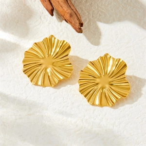 Elegant gold flower petal stud earrings with diamonds and pearls in luxury fashion style