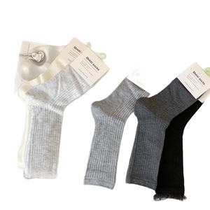 Breathable women's mid-calf cotton socks with elegant lace ruffles in four classic colors