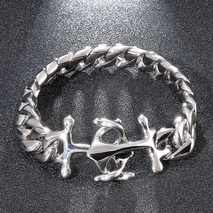Detailed top view of silver punk anchor bracelet with chunky titanium steel chain link