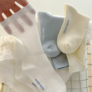 Breathable mesh crew socks for women in pastel colors made of lightweight combed cotton