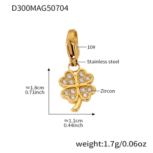 Nahaufnahme vom Kleeblatt-Anhänger aus Edelstahl mit Zirkonia und Maßen für DIY-Schmuck