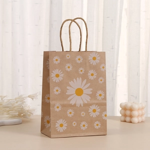 Bolsa de regalo de papel kraft marrón con estampado de margaritas y asas de cuerda firme