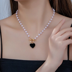Elegant Imitation Artificial Pearl Necklace With Black Heart Pendant Alloy Toggle Clasp French Vintage Style For Women
