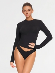 T-shirt thermique noir à manches longues pour femme avec coupe ajustée et col rond en tricot