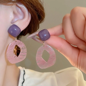 Pink and purple resin geometric earrings with wooden elements for casual women fashion